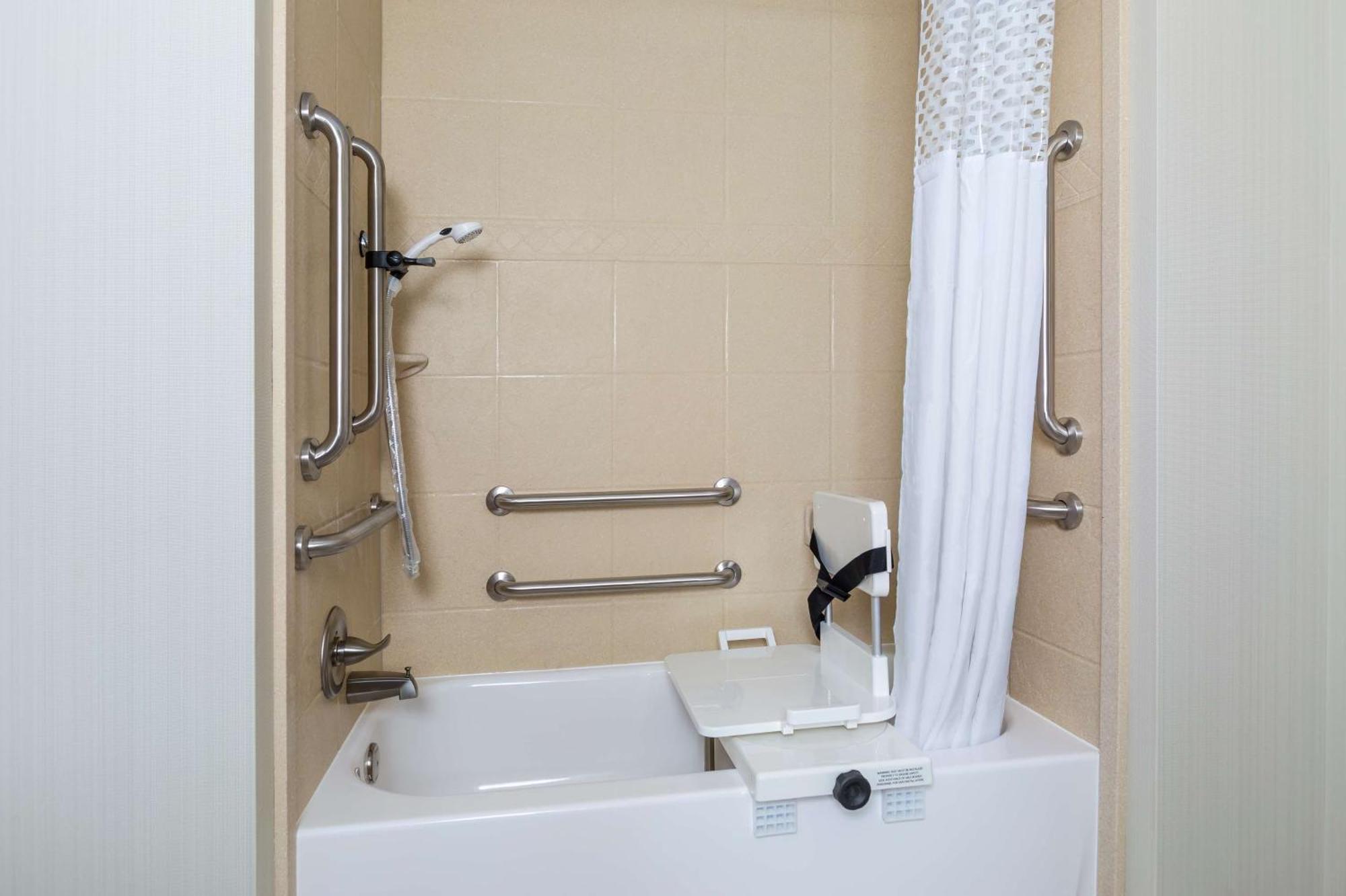 Hampton Inn & Suites Philadelphia Montgomeryville North Wales Exterior photo