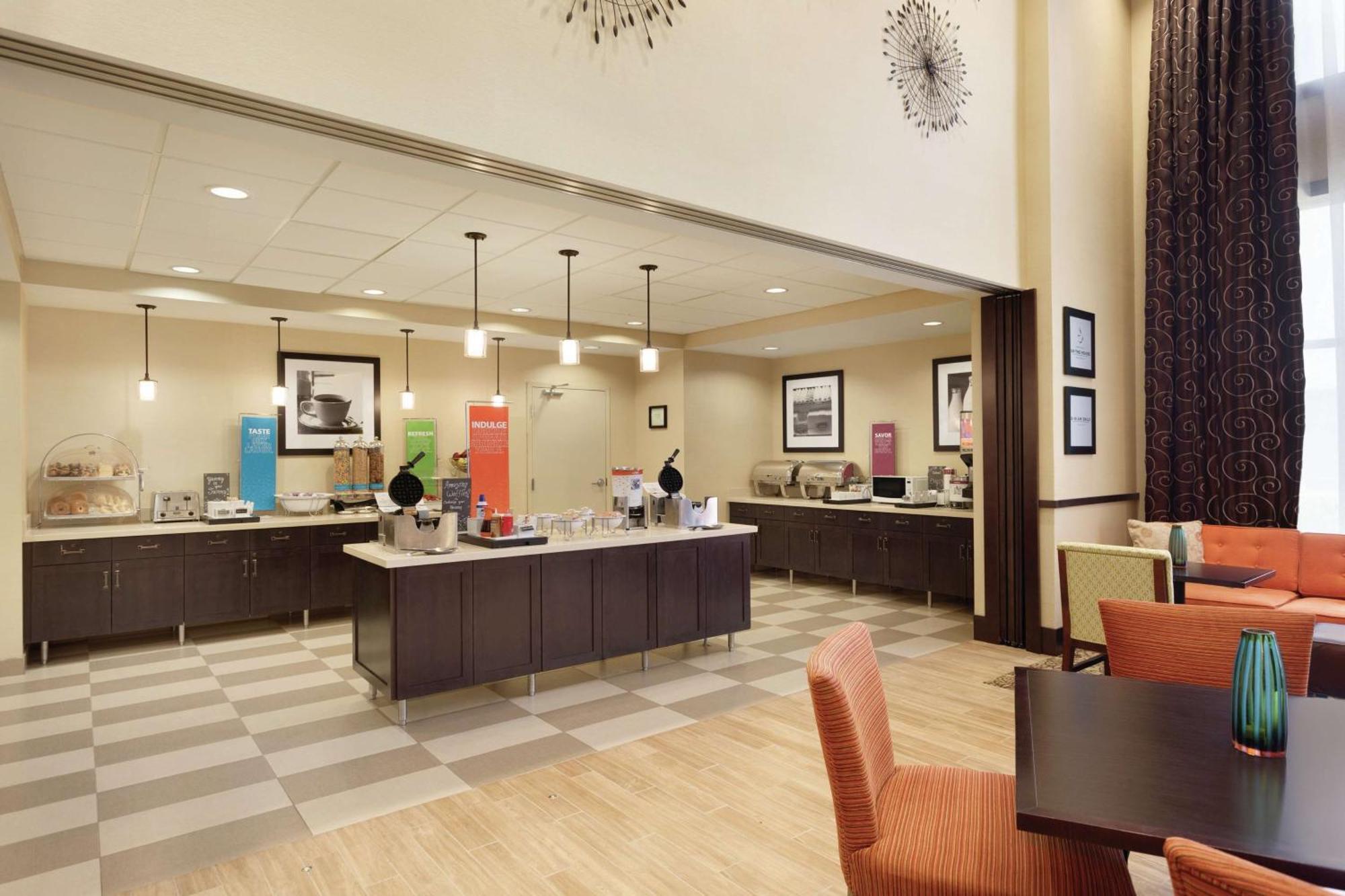 Hampton Inn & Suites Philadelphia Montgomeryville North Wales Exterior photo